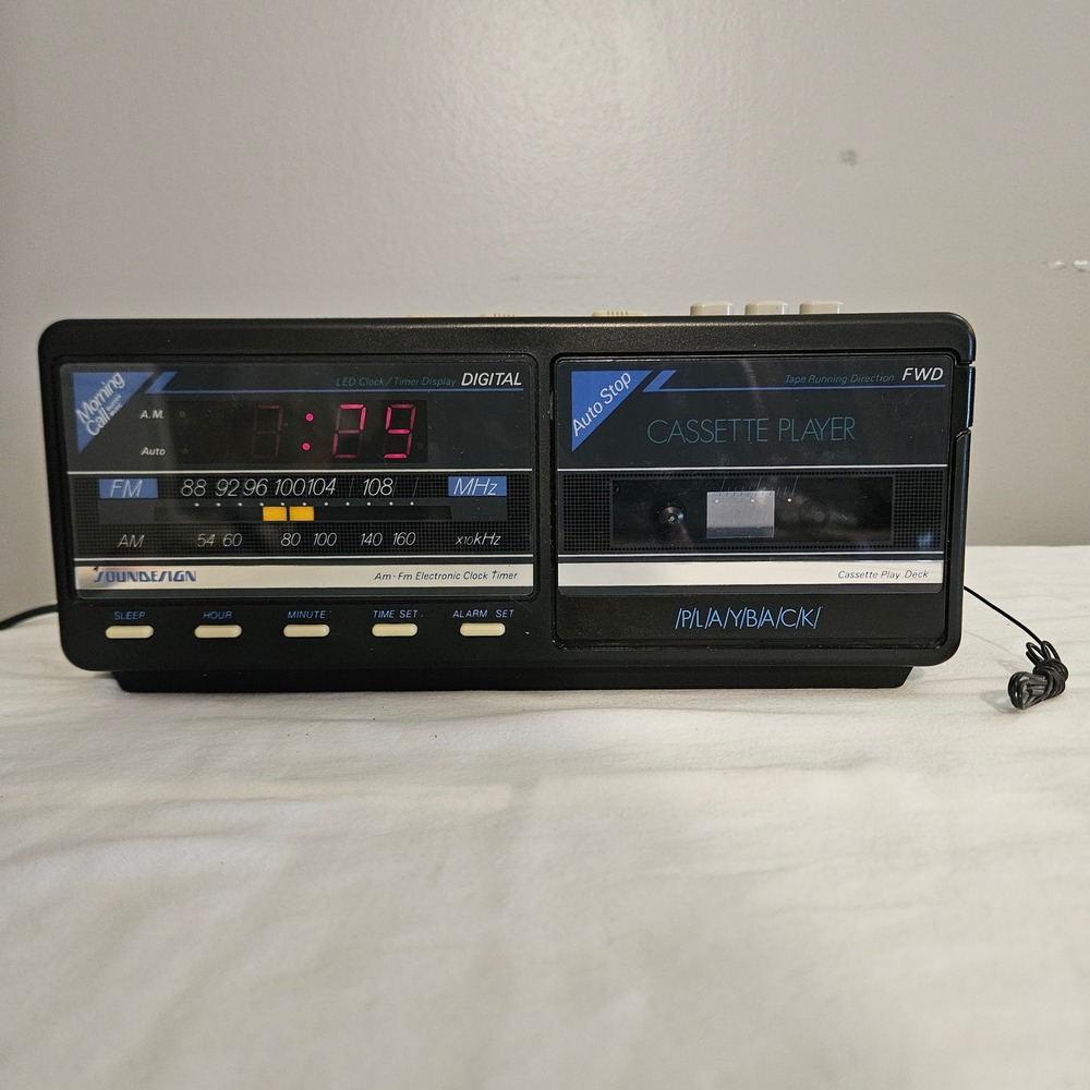 Soundesign 3826BLK AM FM Digital Clock Radio Cassette Player Vintage Black Retro